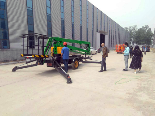 拖車折臂式液壓升降平臺(tái) 拖車折臂式液壓升降平臺(tái)