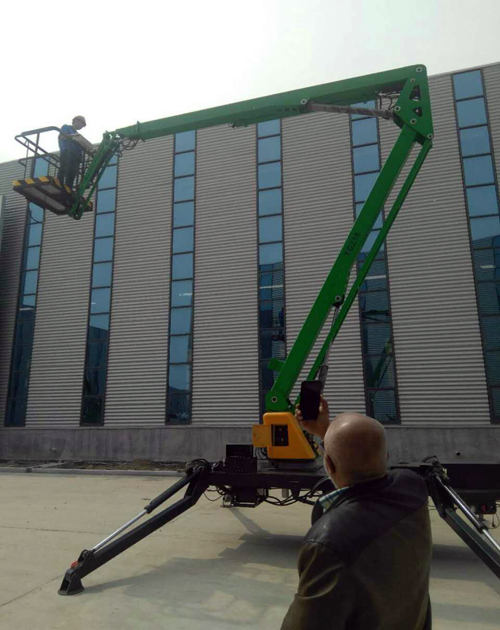 折臂式液壓升降平臺(tái) 折臂式液壓升降平臺(tái)