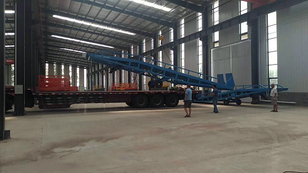 移動(dòng)式液壓登車(chē)橋 移動(dòng)式液壓登車(chē)橋